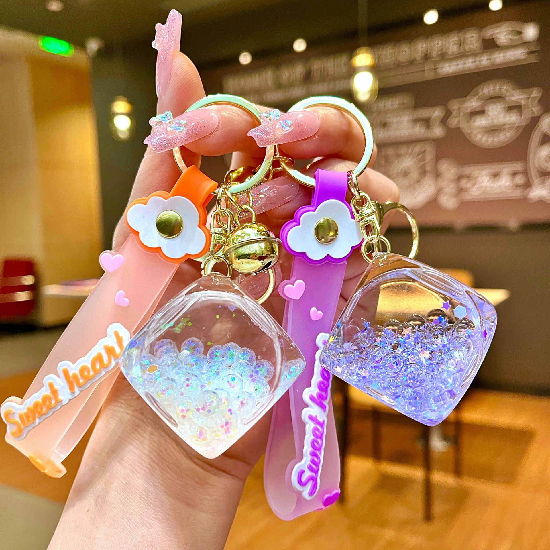 Nuevo llavero de dados luminosos con aceite, cuentas de burbujas, dados, colgantes de botella de arena de cristal, colgantes de bolsas al por mayor