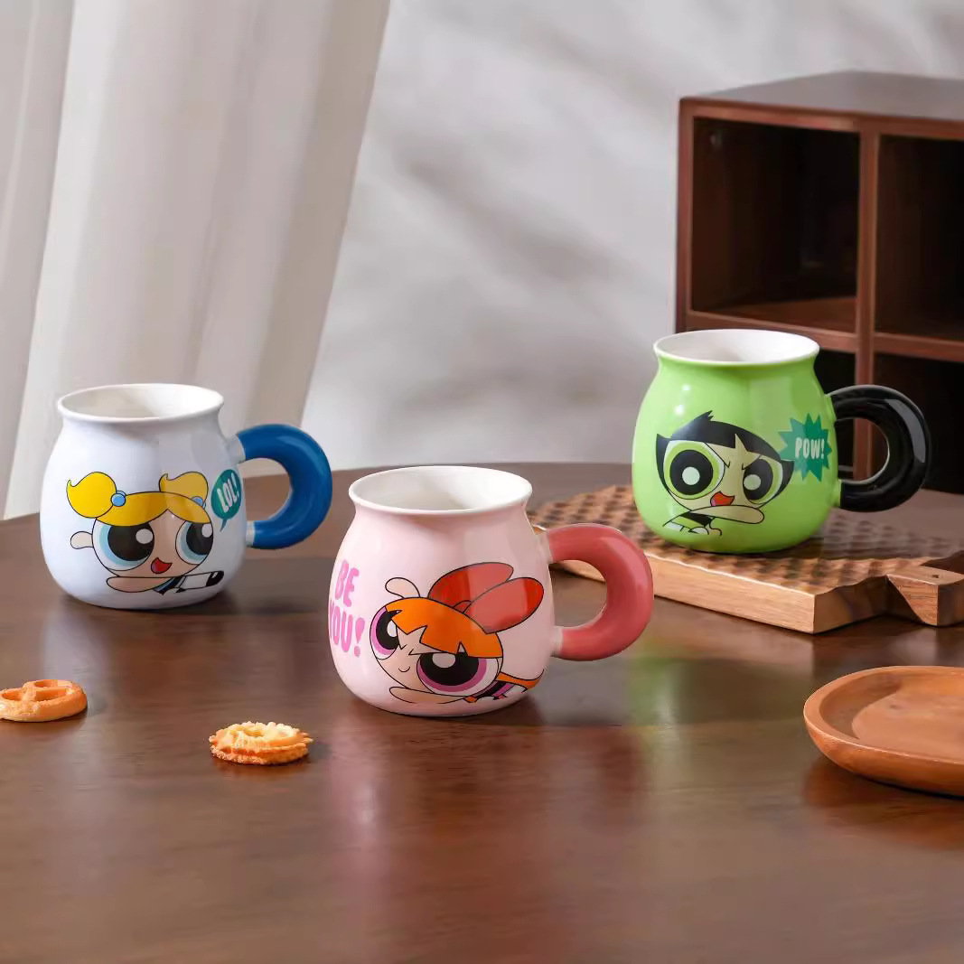 Taza de cerámica de la chica de la policía femenina linda con tapa regalo de cumpleaños taza de café taza de agua de pareja doméstica