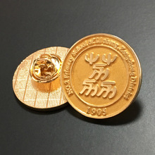 磨砂字母logo沙底胸章 镀金蝴蝶扣徽章制作厂家 集团司徽襟章定制