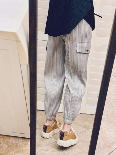 Stylish summer new pleated women's clothing, daily versatile, suitable for commuting, good wear, trendy loose and slimming pants