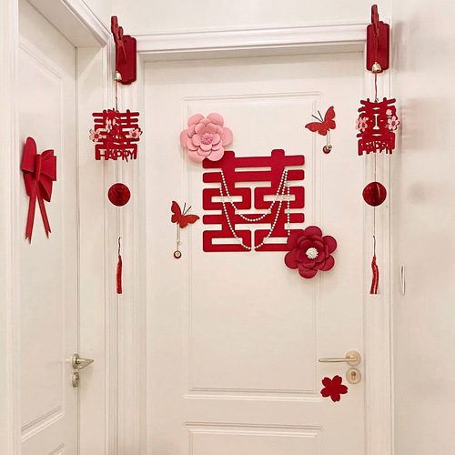 Wedding decoration, pasting auspicious characters on the door of the bride's bedroom, decorating the groom's room with flower garlands and hanging ornaments, wedding festive door stickers