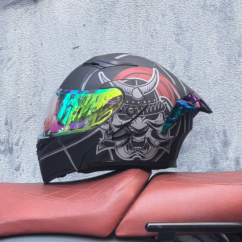 심포니 그린 + 컬러풀한 꼬리를 가진 해적