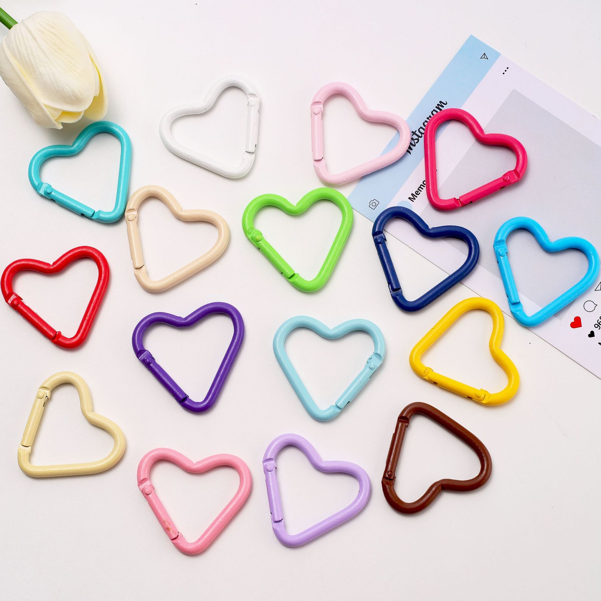 Candy-colored heart-shaped carabiner, backpack spring clasp, DIY handmade beaded keychain, accessory materials, hanging clasp components