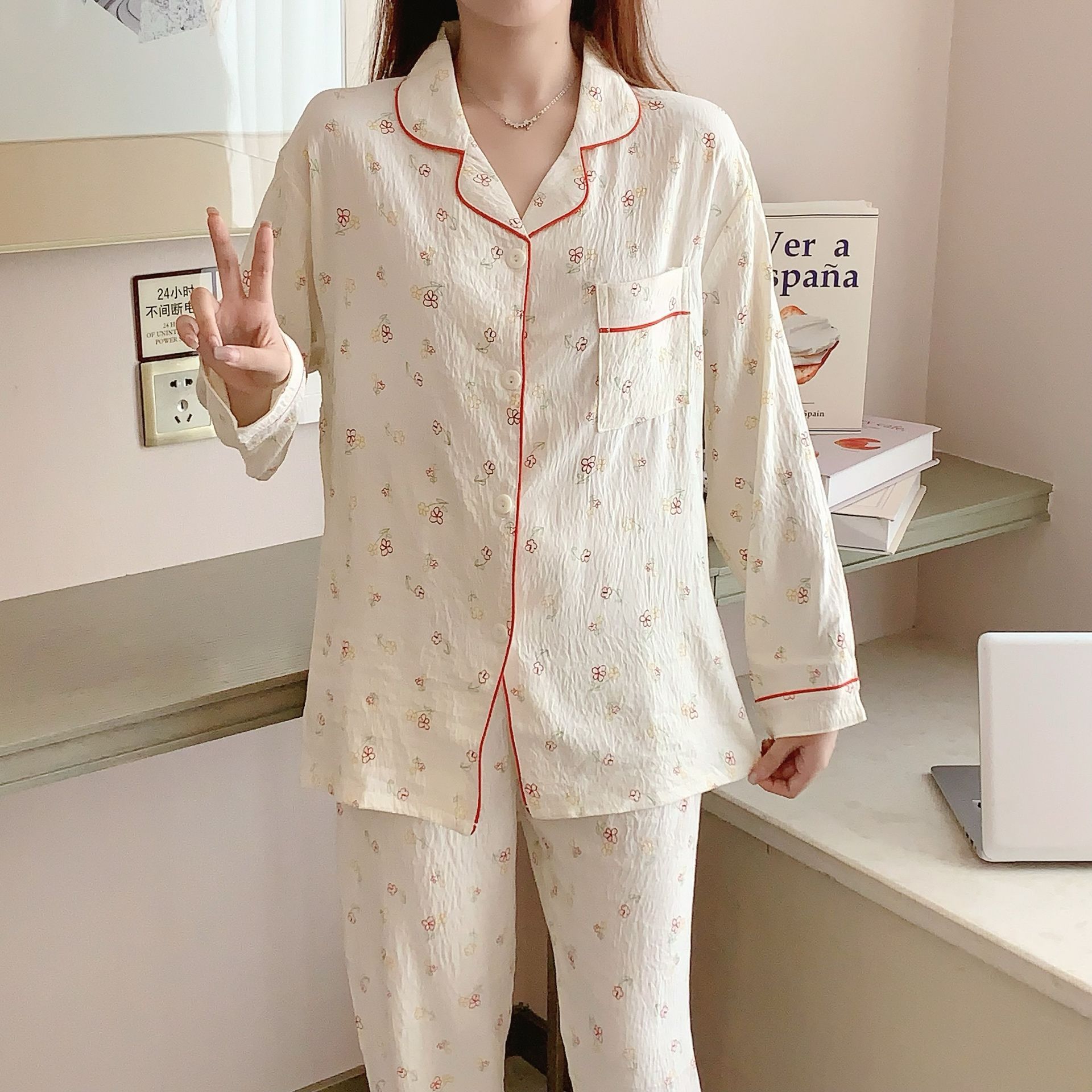 Al por mayor transfronterizo KT gato pijama mujer primavera y otoño nubes algodón manga larga 2026 nuevo juego de ropa de hogar encantadora super caliente