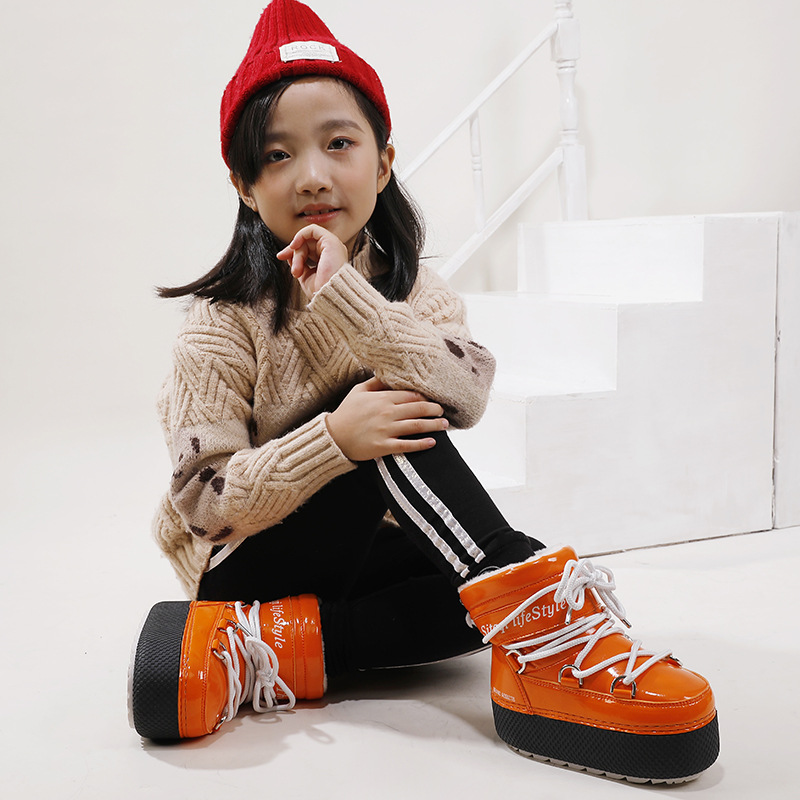 Botas lunares para padres e hijos de copos de nieve de nueve colores, suela gruesa fea y linda, manga de esquí cálida, venta al por mayor de una pieza