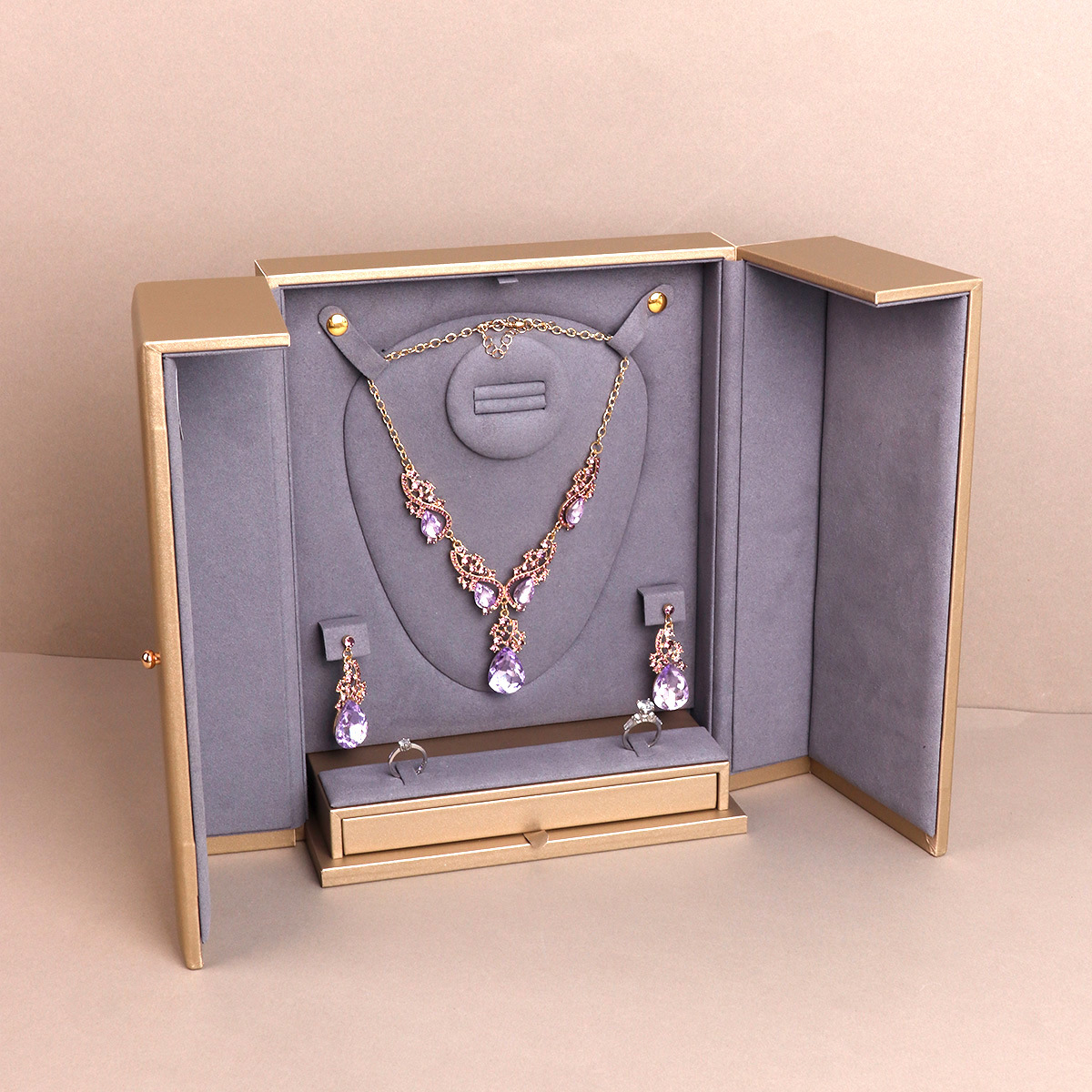 ���ݸߵ�˫��Ƥ��������װ�д��������������ָ�鱦չʾ������Ʒ