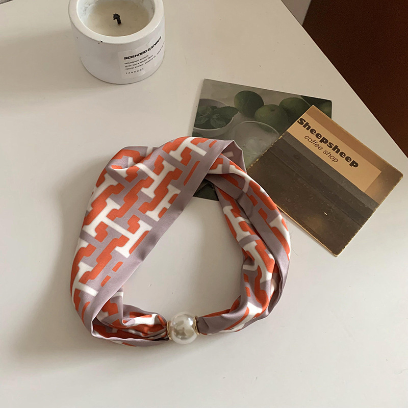 Bufanda de seda para mujer, sentido largo de alta calidad, primavera y verano, nueva versión coreana del collar de perlas de todo fósforo, bufanda de seda con hebilla magnética al por mayor