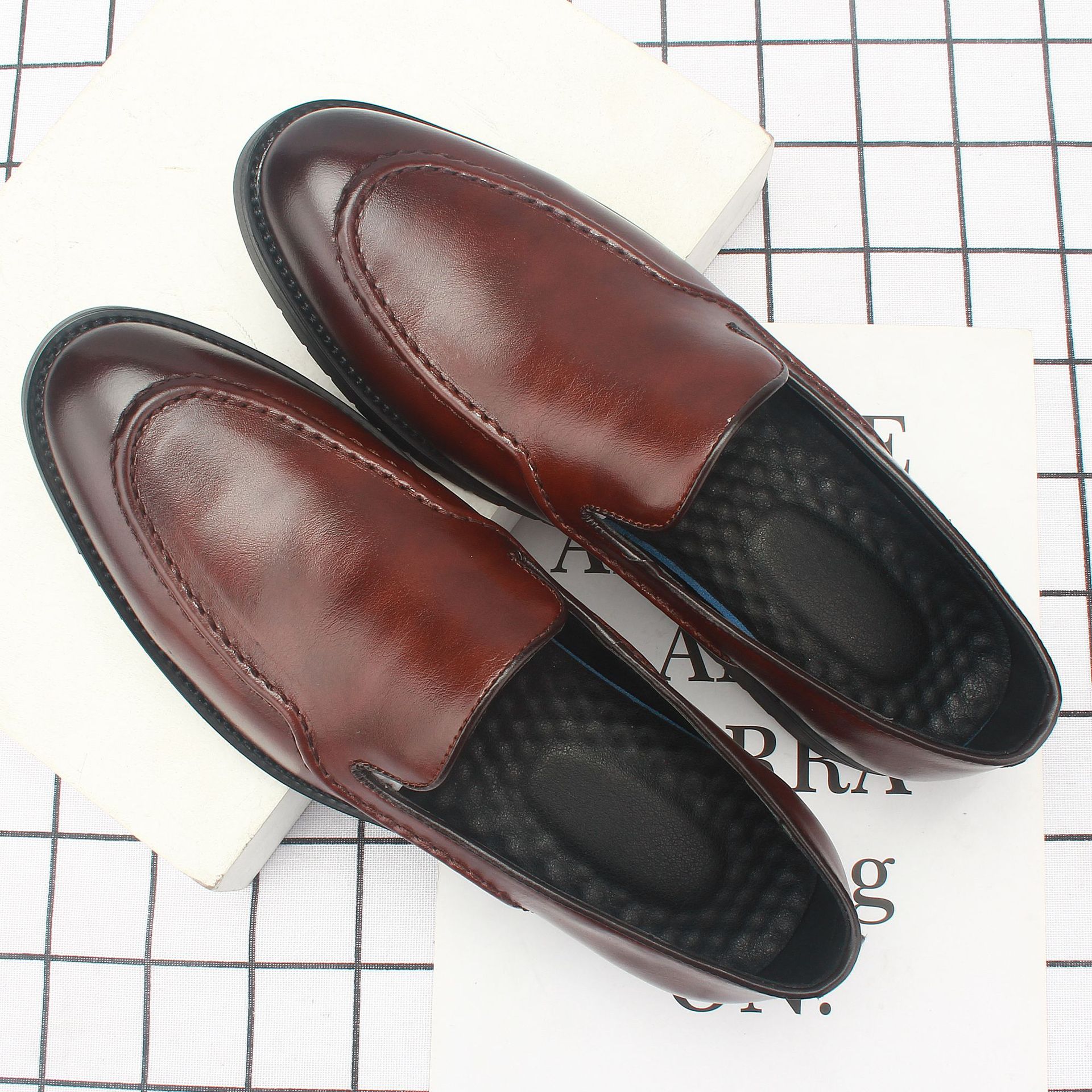 ƤЬ��2022�¿���ʿ������װ��Ь����Բͷ���е�Ьʱ�л�Ь��6993