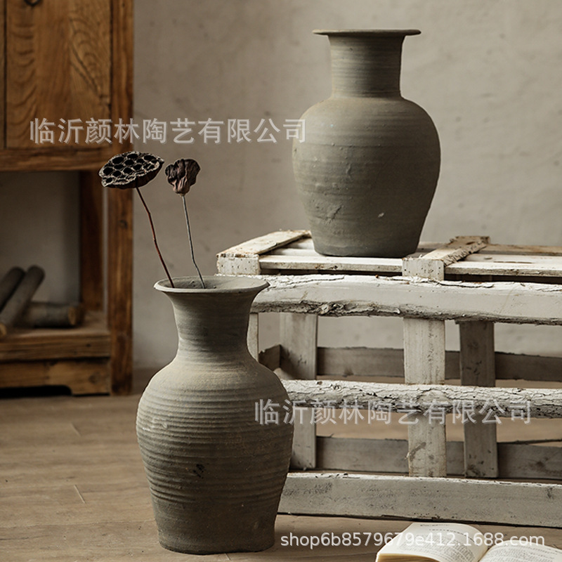 Vaso de cerámica antiguo, decoración residencial, botella de cerámica, botella de cerámica antigua, ornamentación de ramas secas