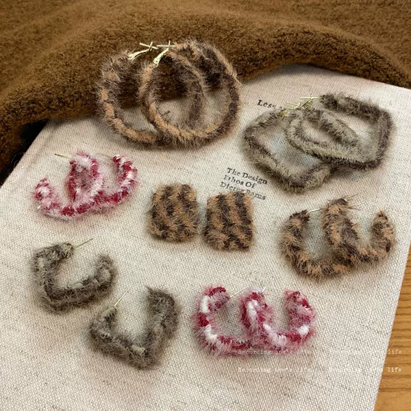 Retro Plush Leopard Print Hoop Earrings for Women with Square and Round Faces 2025 Hot Style Maillard Autumn and Winter Earrings