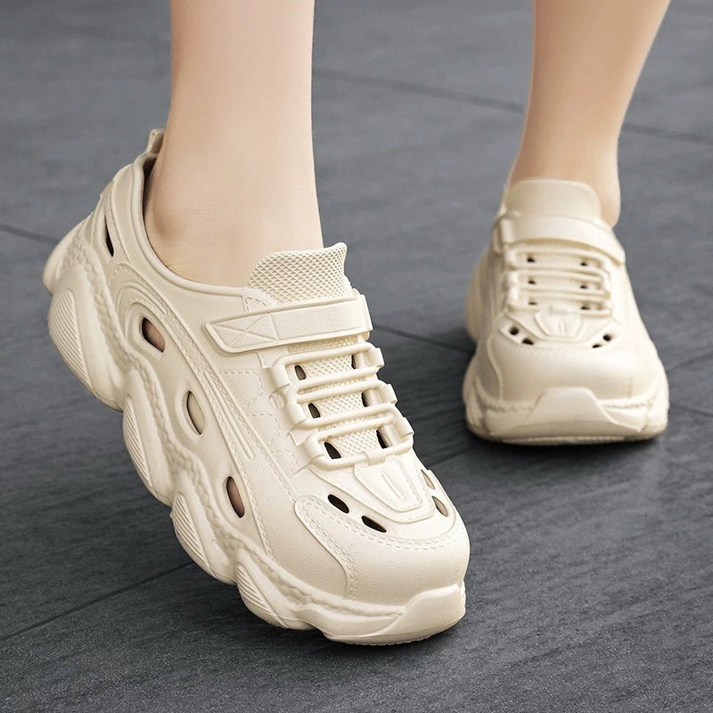 Летние новые легкие пляжные сандалии, дышащие сабо с перфорацией, женская обувь для внешней торговли, повседневные удобные туфли.