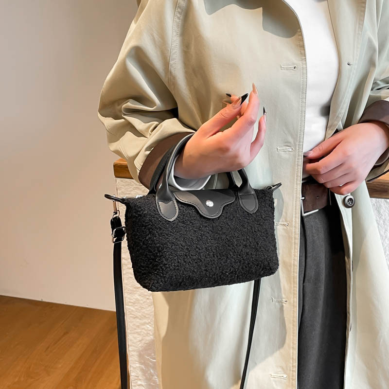 Plush Dumpling Shoulder Bag For Women Versatile Crossbody Handbag_voghion.com