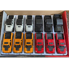 1:43回力合金ピカ車はドアを開けて車の模型をシミュレーションすることができます。