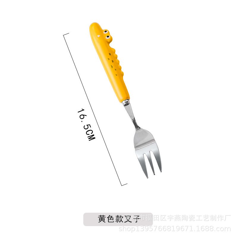 작은 노란색 악어 포크