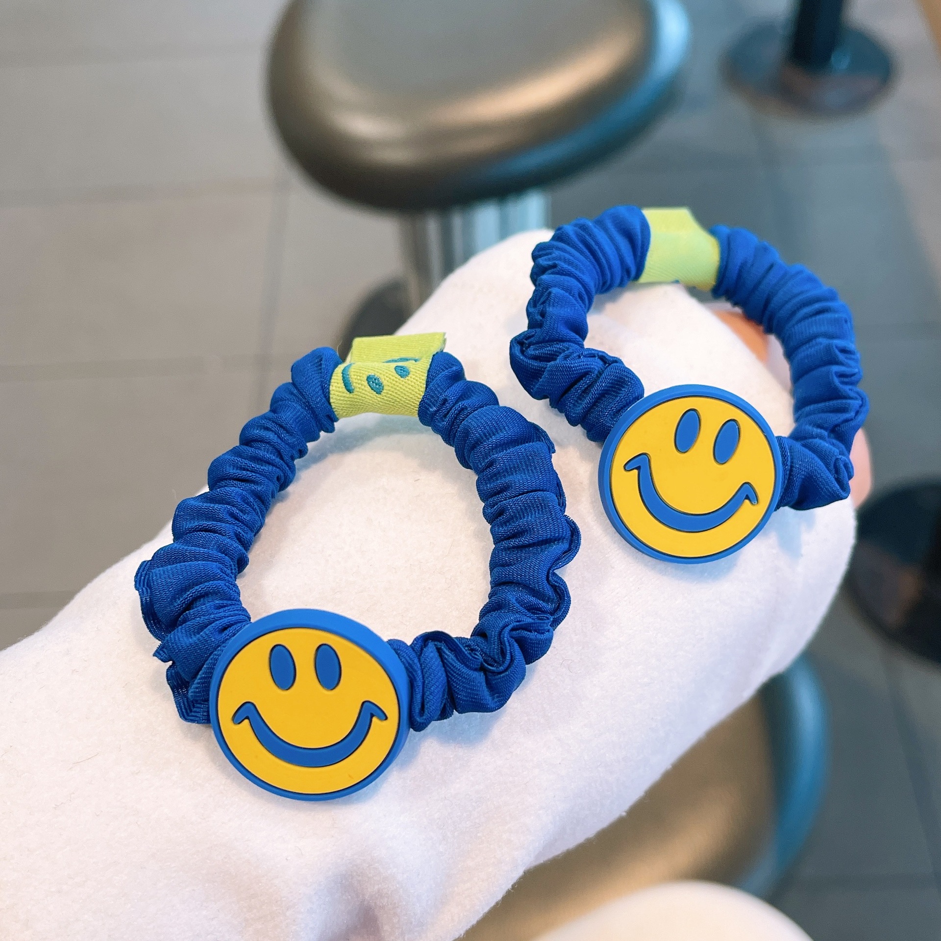 Fashion Klein Blue Hair Circle Head Tie Yellow Smiling Face Flower Head Rope display picture 3