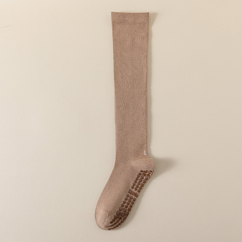 圧力の靴下の子供のヨガの靴下の高い筒の綿の純色のふくらはぎの靴下の卸売りのフィットネスのダンスの滑り止めのプラティのストッキング