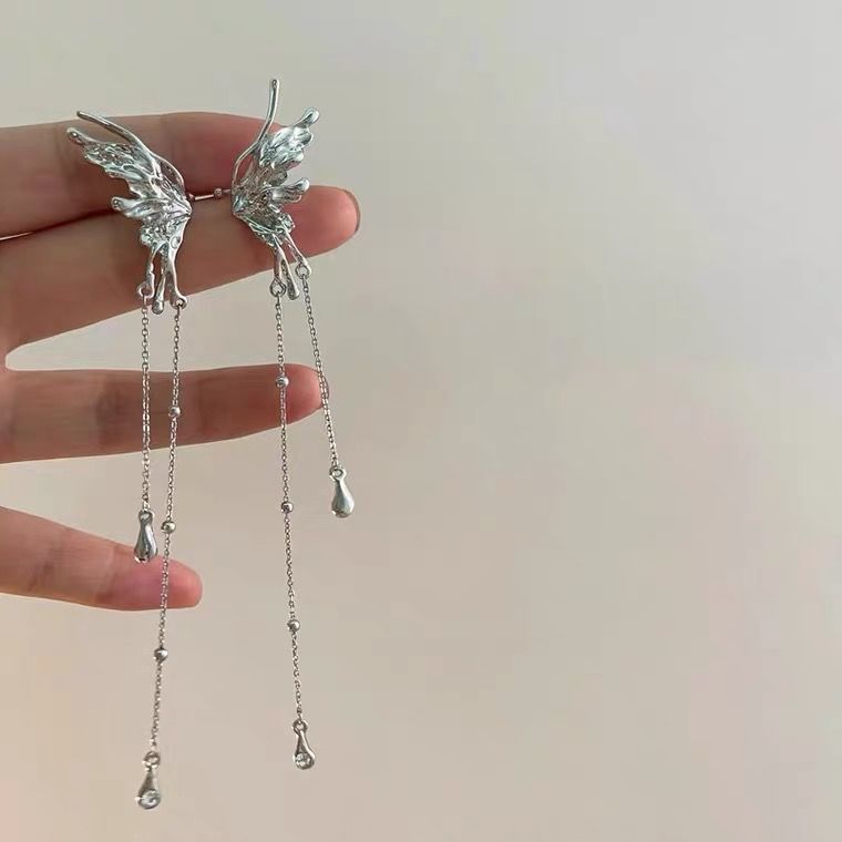 Ángel de alas de nicho de diseño de nicho de diseño de alto nivel fría mariposa sin agujeros de orejas de hueso de orejas de mujer