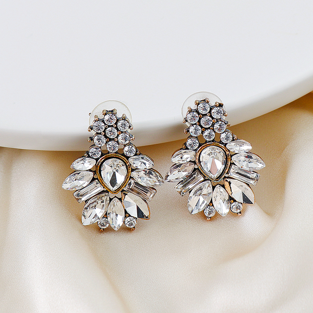 New Simple Design Female Earrings Transparent Glass Diamond Earrings display picture 2