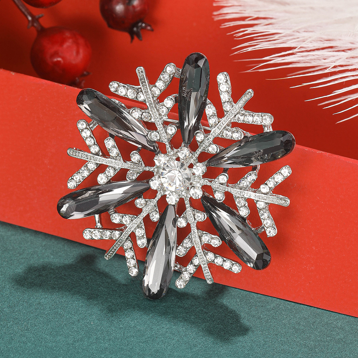 25g Weight Rhinestones Inlay Material Brooches Classification Banquet Occasion Alloy Material Snowflake Pattern All Seasons Season Women's Gender Inlay Design Elegant Style Elegant Pin Snowflake Alloy Inlay Rhinestones Women's Brooches 2