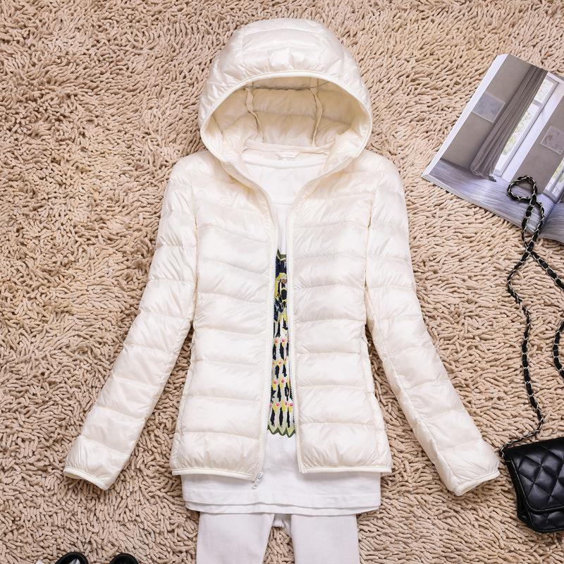时尚轻薄羽绒服女加大加肥大码连帽白鸭绒短款轻便秋冬装保暖外套