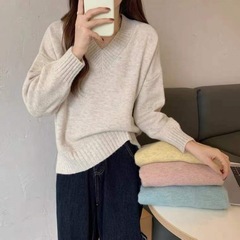 優しいスタイルのソフトでワックスのような V ネックプルオーバーセーター女性のための 2025 秋と冬の新しいレトロなルーズスリムニットセータートップ