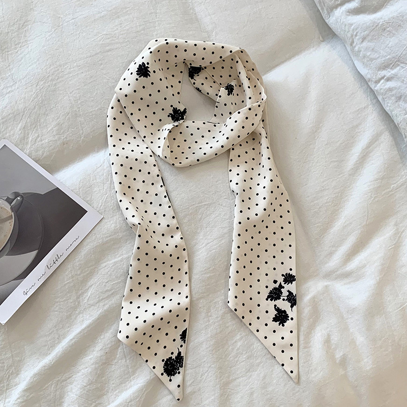 Flores de lunares blancas como el arroz