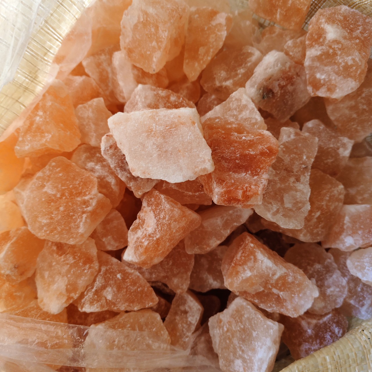 现货供应净宅盐块玫瑰盐块3-5公分水晶盐块盐片盐灯