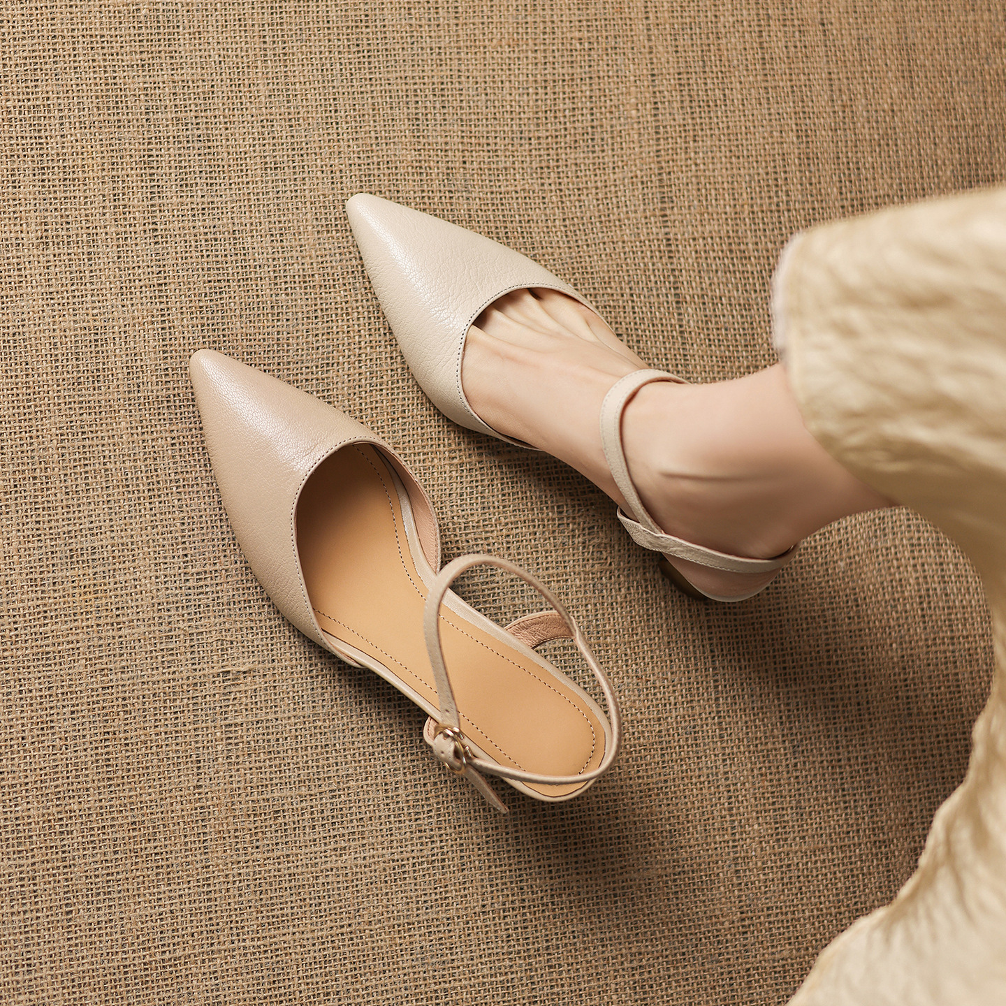 Sandal cao gót nữ mũi nhọn quai ngang da cừu bọc mũi — màu trắng ngà