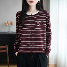 2025春秋新款精纺羊毛蚕丝拼色圆领针织开衫长袖女条纹刺绣爱心