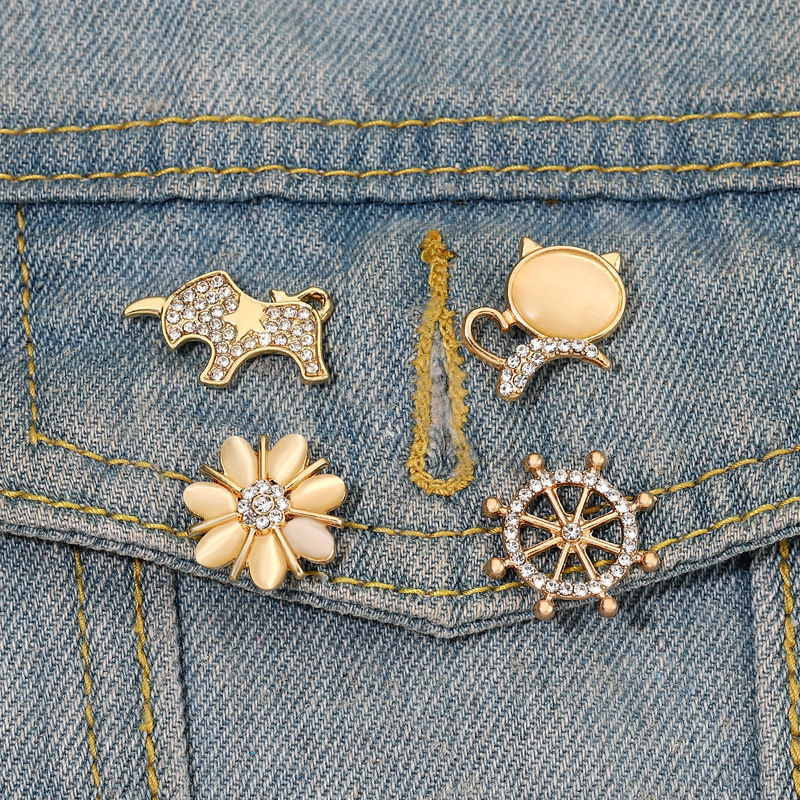 Elegant Pin Geometric Alloy Inlay Artificial Pearls Rhinestones Cat's Eye Stone Women's Brooches display picture 5