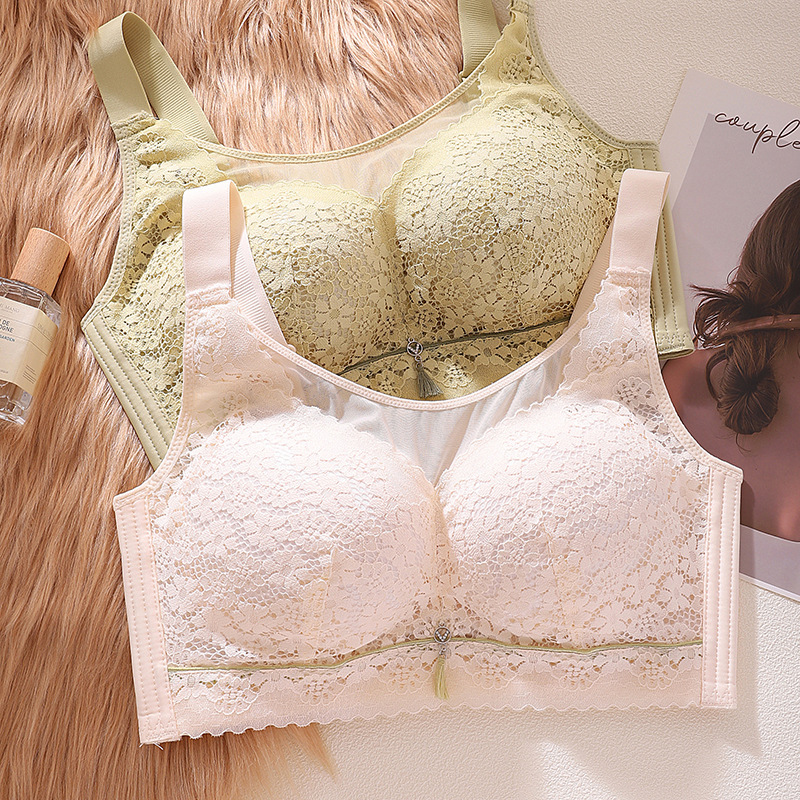 822 # Big Busts Appear Smaller with Cd Cup Size~ New Spring/Summer Style Wireless Bandeau Style Sexy Plus-Size Bra in Red