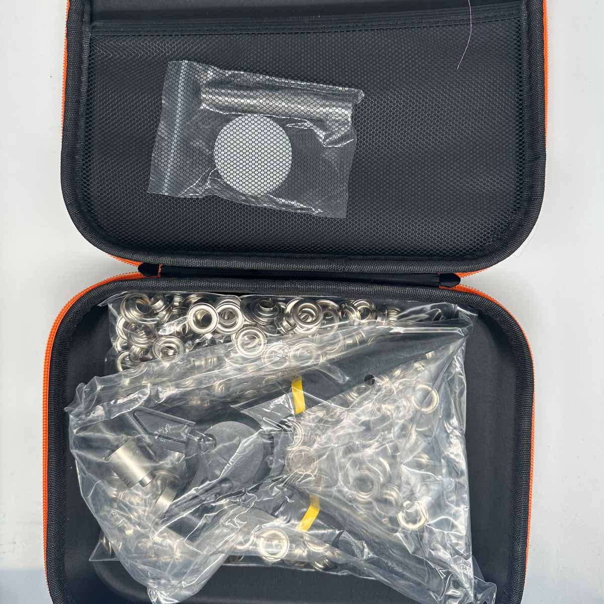 Nuevo portátil de mano de ahorro de mano de perforación hebilla Ojo de aire alicates al por mayor de tela impermeable de tela de cuero ojal alicates traje