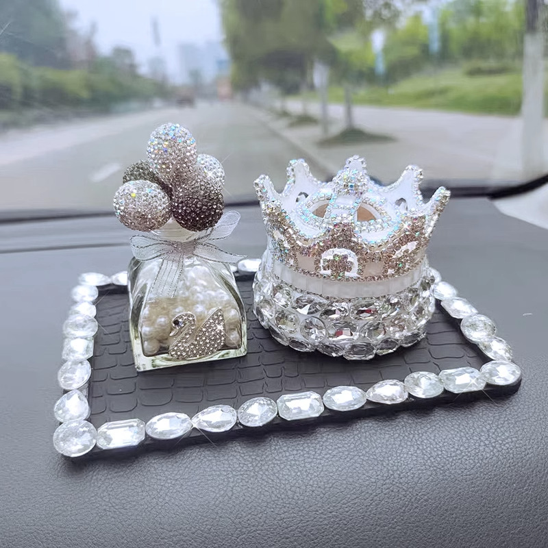Nuevos adornos para automóviles, accesorios para automóviles, coronas de diamantes, perfumes, decoraciones de aromaterapia para automóviles, suministros para automóviles nuevos para niñas