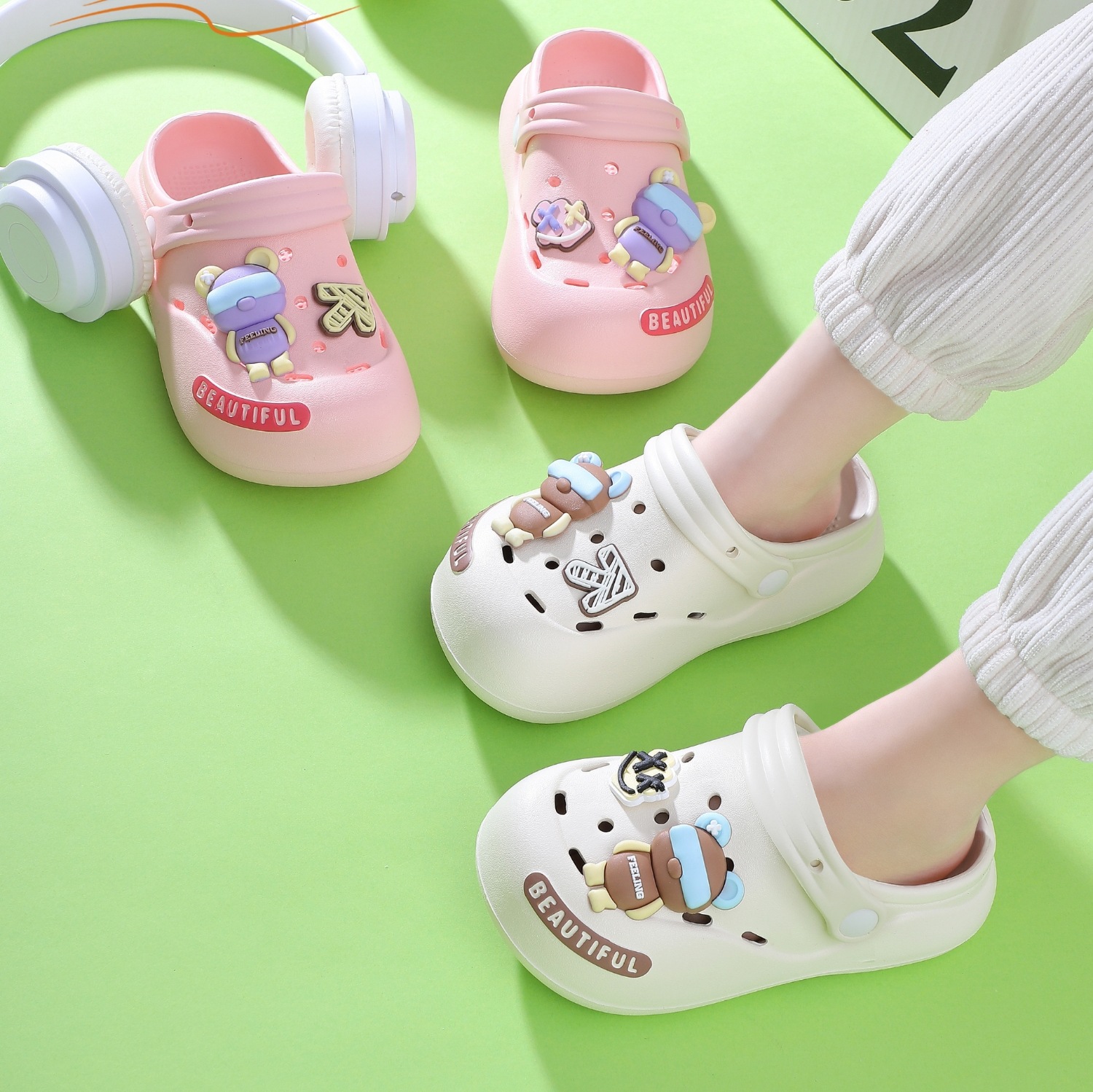 2025 new cute bear cartoon children's garden hole shoes soft bottom shit feeling home children's slippers wholesale