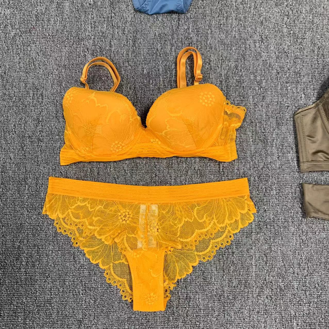 Miscellaneous lace large size women's bra set with steel rims_voghion.com