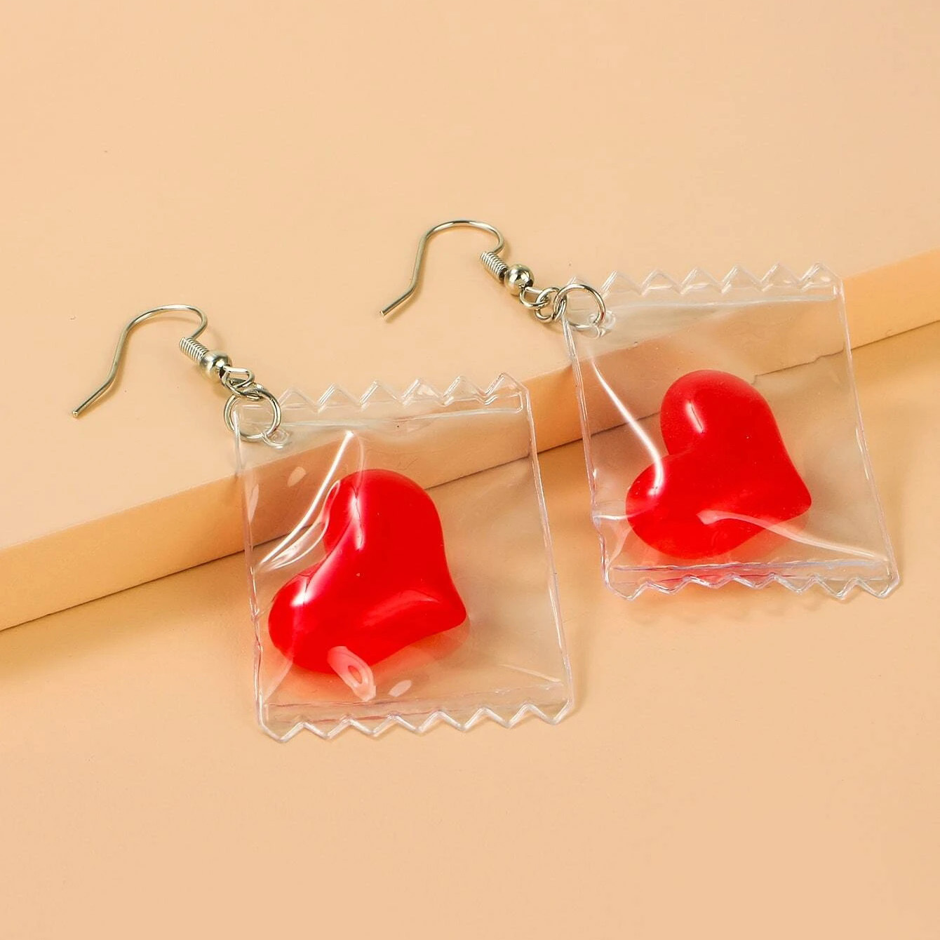 Oversized Sculptural Clear Acrylic Clip-on Earrings Modern Design_voghion.com