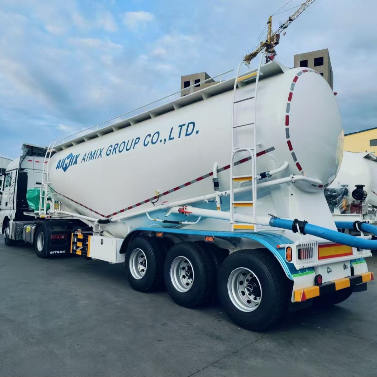Cross-Border 50-Cubic Meter Bulk Cement Tank Truck, 40-Ton Powder and Granular Material Transport Tank Truck, Fly Ash Tank Truck