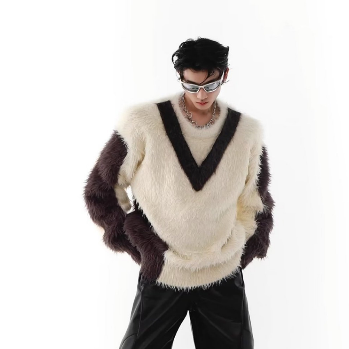 Sweater Detail Image 3