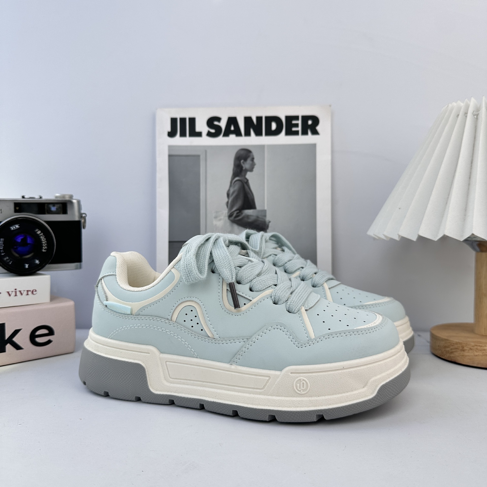 Yuanbo nicho no golpear zapatos de skate para mujeres 2025 nuevo primavera y otoño zapatos blancos de suela gruesa zapatos de pan universal