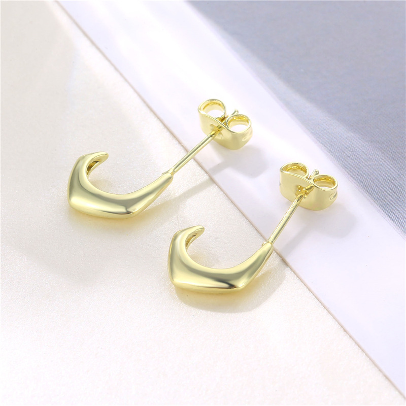 Wholesale Jewelry Irregular C-shaped Stud Earrings Nihaojewelry display picture 2