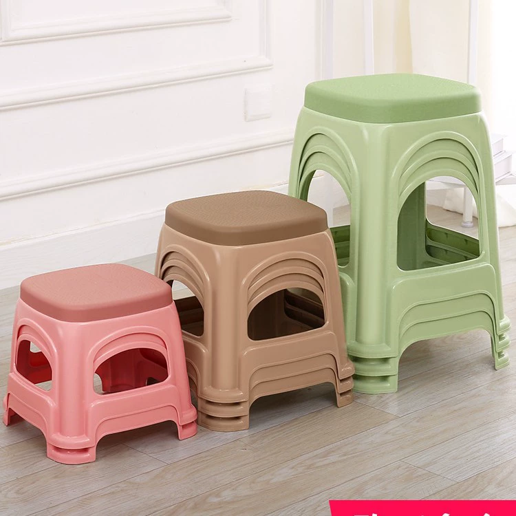 Пластиковый табурет для домашнего использования в гостиной, утолщенный экономичный обеденный табурет для взрослых, производитель формованных пластиковых стульев, высокий табурет, простой и креативный.
