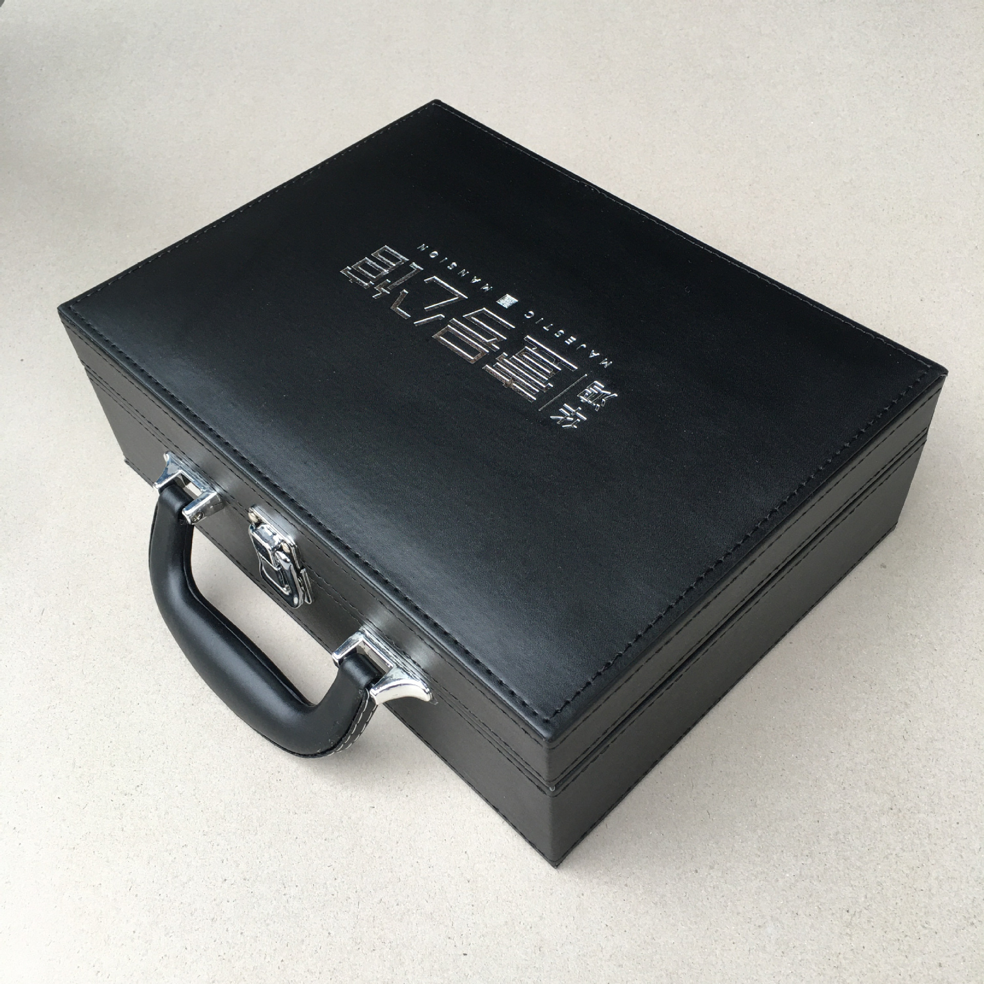 厂家生产/    皮质交房工具箱      各款皮质交房钥匙     资料箱