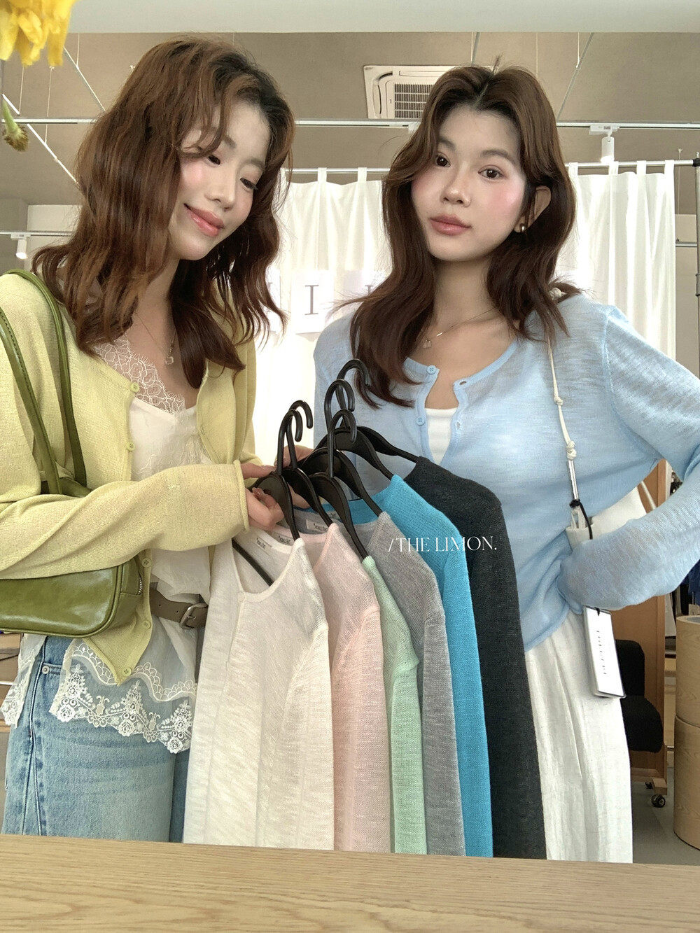 Áo khoác cardigan nữ cổ tròn chất liệu tre đũi chống nắng mỏng nhẹ — Đỏ thẫm, Xám cacbon, trắng ngà, xanh nhạt chi tiết 18