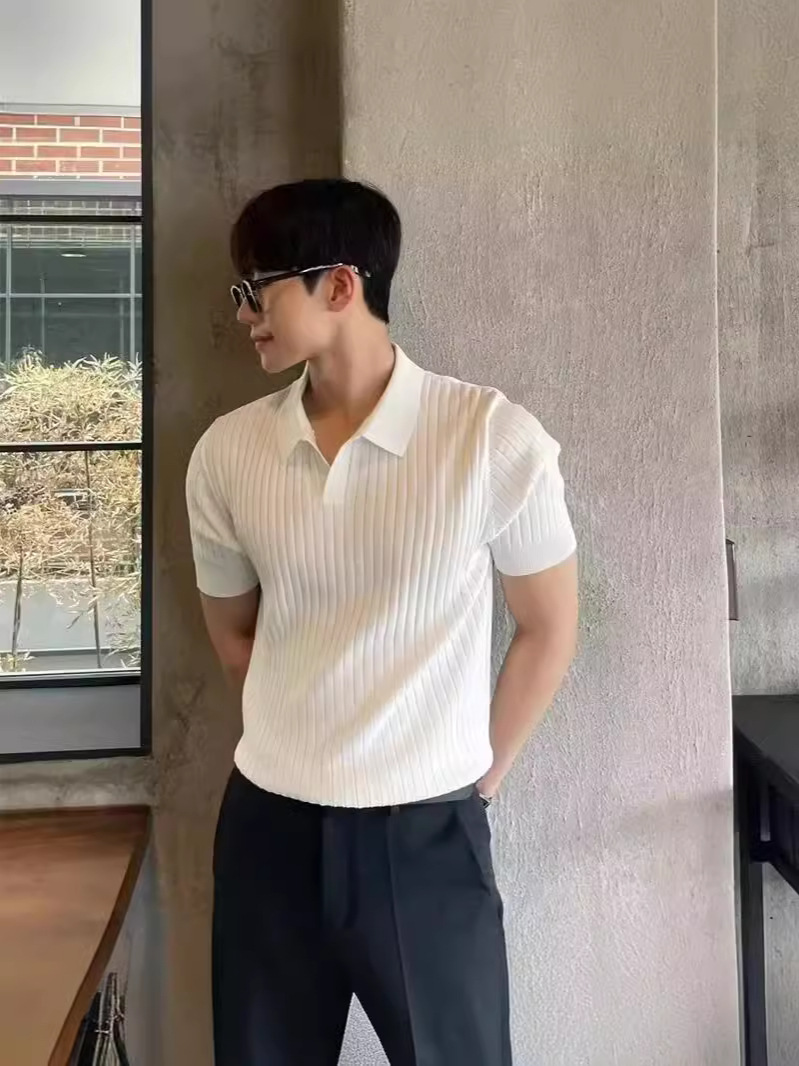 Polo Camiseta de solapa de tendencia coreana para hombres Camiseta de manga corta para hombres, estilo cocido ligero, guapo, color sólido, todo fósforo, top de punto