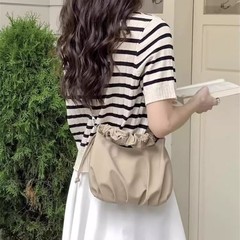 しわの包みのカジュアルな組み合わせは日常的に怠惰な風を寄付します。