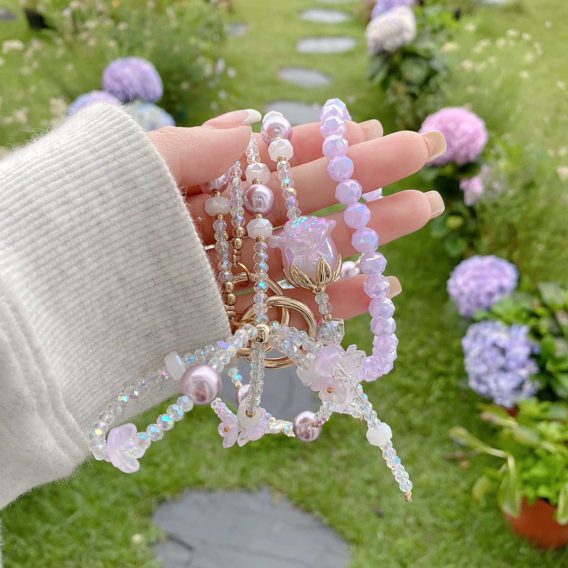 Cadena de teléfono móvil de alta gama hecha a mano boutique, tulipán femenino, cadena larga púrpura, cordón de teléfono móvil de moda, colgante de mensajero largo