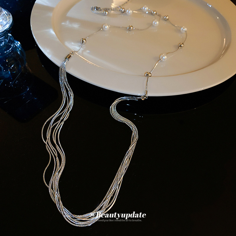 Luz de lujo largo multicapa apilados collar de perlas Otoño e Invierno versátil suéter clavícula cadena nicho de alta calidad accesorios al por mayor