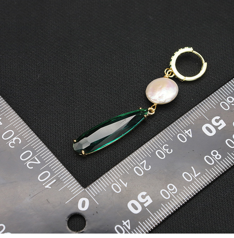 1 Pair Retro Square Inlay Copper Zircon Drop Earrings display picture 3