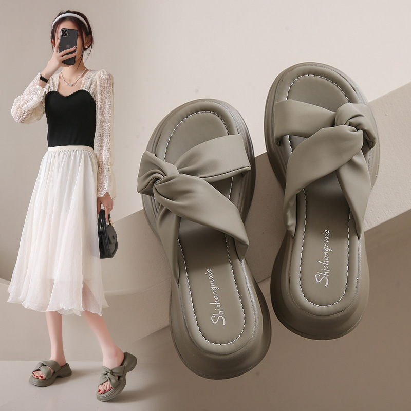 Outer Slippers Women's 2025 Summer New Fashionable All-match Woven One-word Thick Bottom Soft Bottom Casual Slippers Trendy Outer Slippers Women's 2025 Summer New Fashionable All-match Woven One-word Thick Bottom Soft Bottom Casual Slippers Trendy