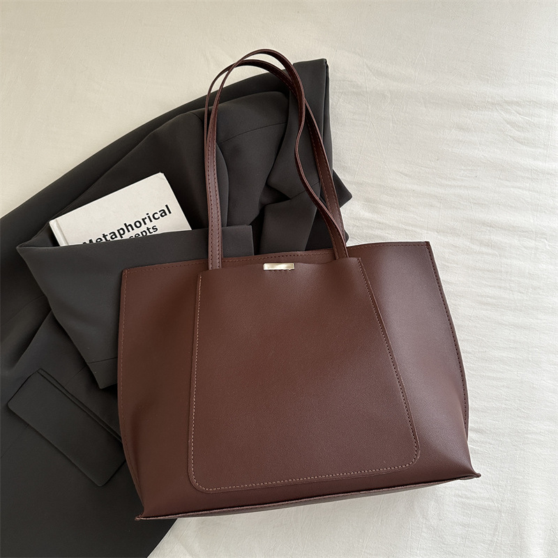 2024 otoño y invierno alta sensación de bolso de transporte de gran capacidad popular este año bolso de hombro de nicho retro bolso de tote